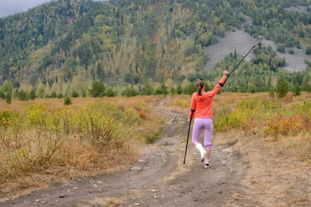 Een herstelcoach begeleidt iemand tijdens re-integratie na een ongeval